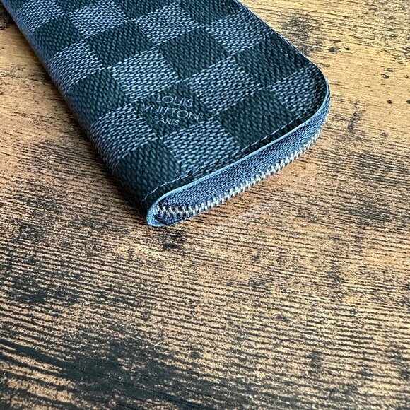 Louis Vuitton 4 Key Holder in Damier Graphite N61235 - DUSTBAG + BAG - Picture 6 of 16